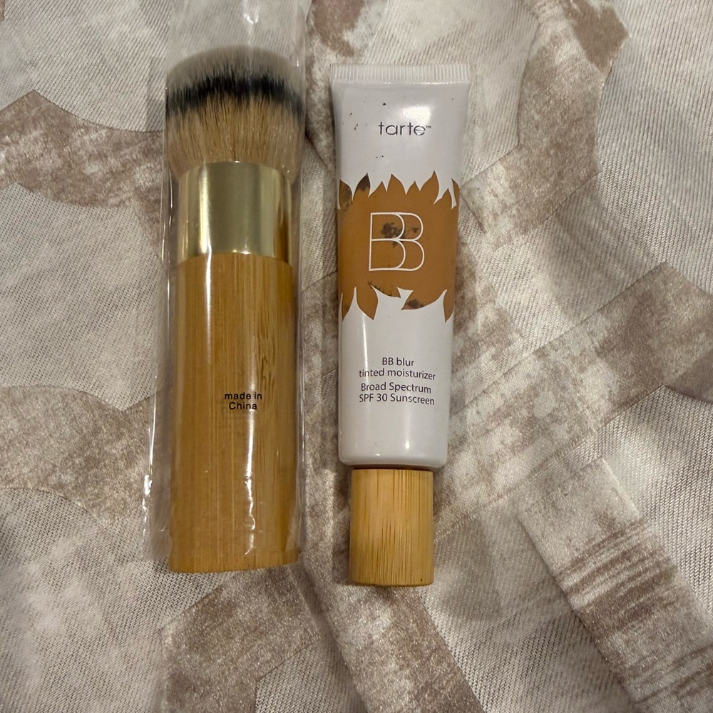 tarte BB Blur Tinted Moisturizer with Bamboo-Style Cap and brush 
Opened once!
